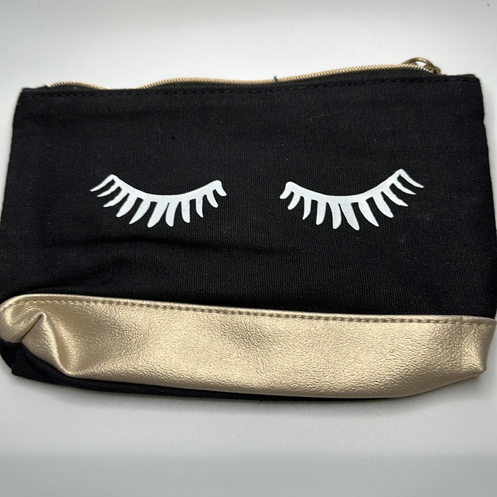 Lashes - Picture 2 of 5